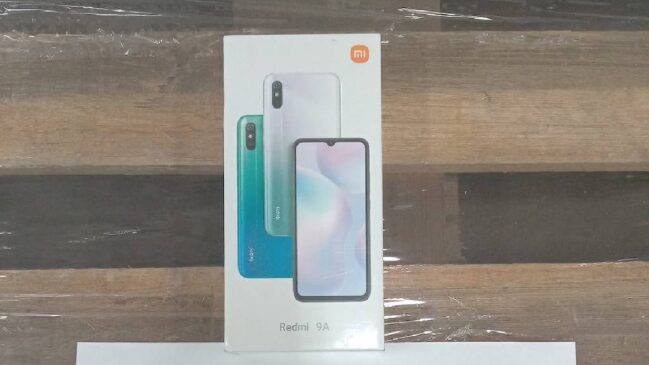 Entre os produtos com menor lance inicial está um smartphone Xiaomi Redmi 9A, ofertado por R$ 100 no primeiro lote