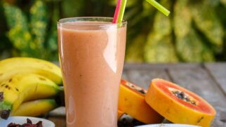 Refrescante e vibrante: a raspadinha de mamão com gengibre é a combinação perfeita para espantar o calor com sabor e personalidade.