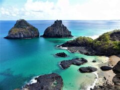 Praias extensas, centros históricos e parques nacionais ajudam a consolidar o Nordeste como polo turístico brasileiro.