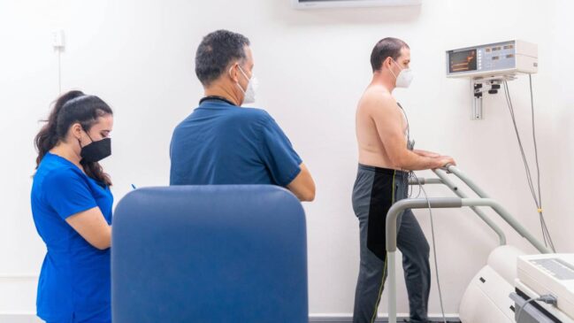 Teste ergométrico mede o VO2 máximo e ajuda a avaliar o risco cardiovascular além do colesterol.