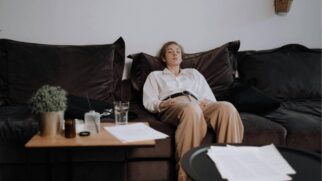 Luz, ruído e organização influenciam diretamente seu humor, sono e nível de estresse