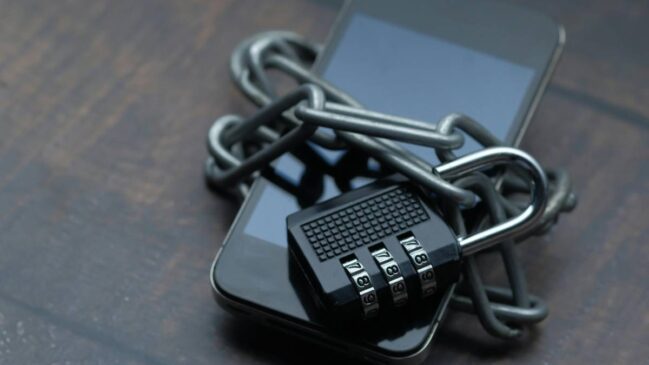 Plataforma oficial permite bloquear celular e contas bancárias após roubo ou furto.