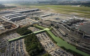 Aeroporto de Guarulhos cria área para apps e muda embarque de passageiros