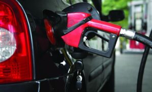 Pequenos ajustes no carro e no estilo de condução ajudam a reduzir o consumo e melhorar a eficiência do veículo.
