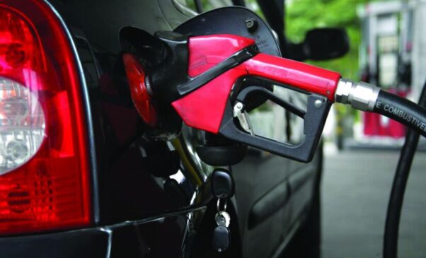 Pequenos ajustes no carro e no estilo de condução ajudam a reduzir o consumo e melhorar a eficiência do veículo.