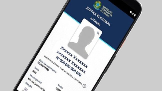 Com o QR Code integrado, o e-Título funciona como validador de documentos e identificação biométrica na hora de votar, dispensando o papel. Reprodução/TSE