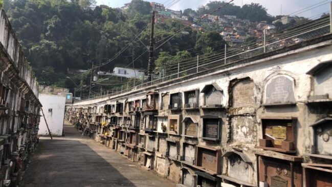 Cemitério Filosofia, em Santos, no litoral de São Paulo