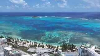 A Ilha de San Andrés tem um mar que muda de cor conforme a luz entenda o fenômeno único que encanta turistas no Caribe colombiano.