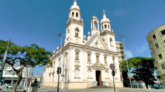 A cidade do Vale do Paraíba reúne devoção, patrimônio histórico e as famosas pílulas de Frei Galvão, em um passeio que conecta o visitante à vida do santo e aos principais símbolos da religiosidade paulista.