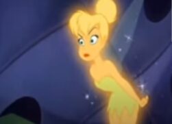 Se você cresceu no Brasil nos anos 80 e 90, como eu, provavelmente conheceu a Sininho, e não a Tinker Bell