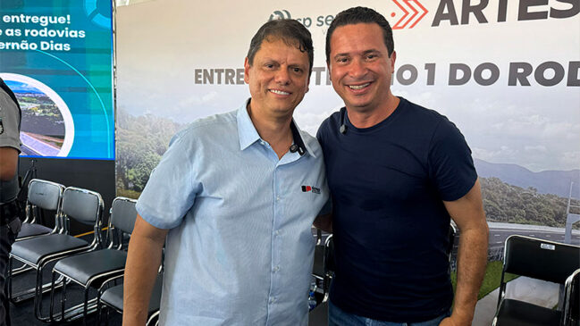 Deputado Eduardo Nóbrega (Podemos) ao lado do governador de São Paulo, Tarcísio de Freitas
