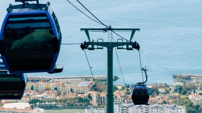 Teleféricos são usados em cidades ao redor do mundo