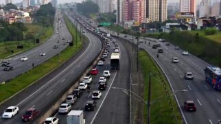 No Sistema Anchieta-Imigrantes, o motorista pode desviar do trânsito de São Bernardo utilizando a avenida Lions e a Avenida do Estado