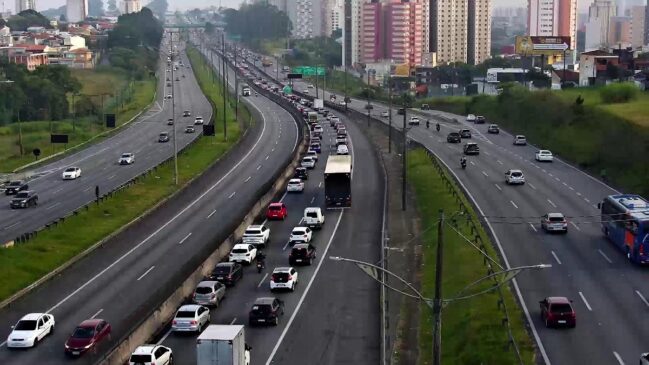 No Sistema Anchieta-Imigrantes, o motorista pode desviar do trânsito de São Bernardo utilizando a avenida Lions e a Avenida do Estado