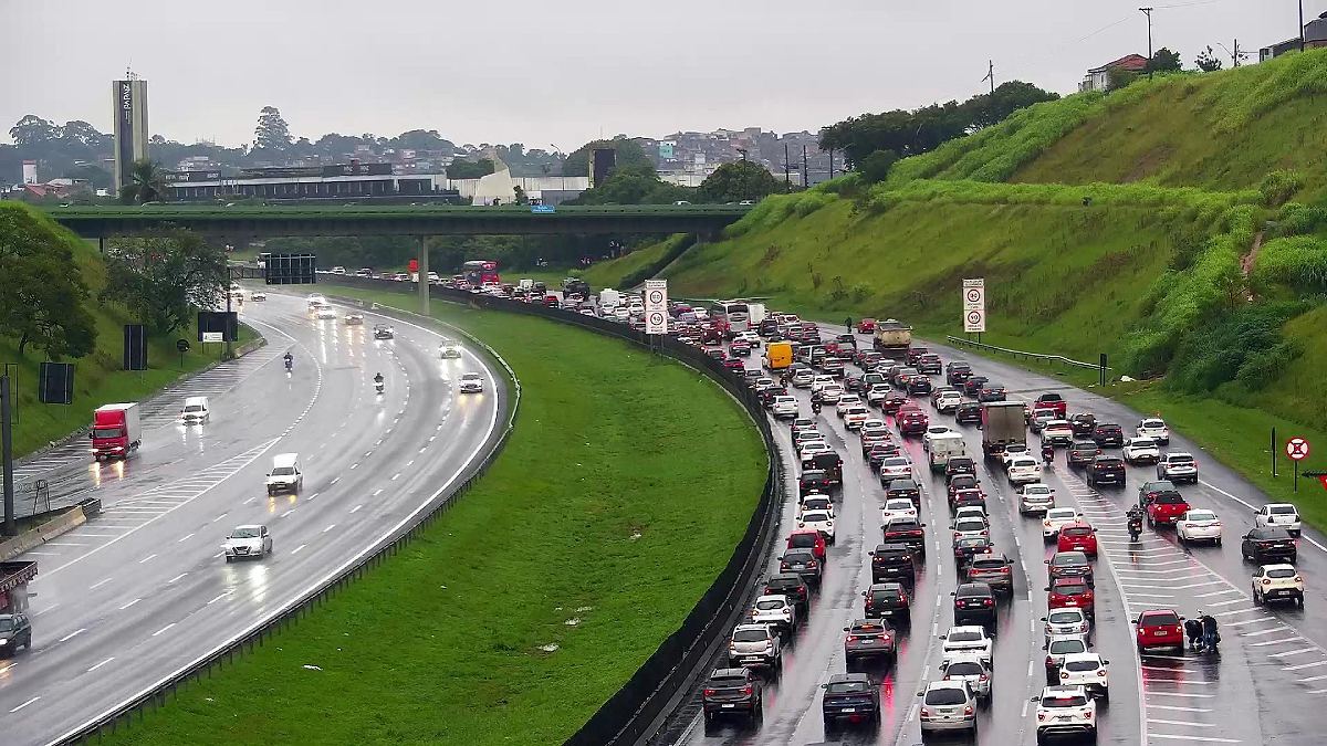 Para quem sobe a serra vindo do litoral, a rodovia dos Imigrantes apresenta maior volume de veículos no trecho de Planalto