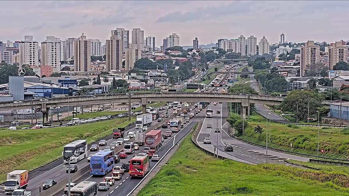 no sistema Anhanguera-Bandeirantes, a Anhanguera concentra o maior volume de tráfego na chegada a São Paulo