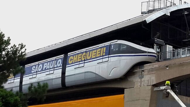 Primeiro trem que fará a viagem inaugural, saiu da plataforma com a frase "São Paulo, chegueei!''