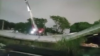 De acordo com a administração municipal, um cabo de proteção localizado no interior de uma das vigas se rompeu no momento da operação