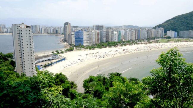 São Vicente está localizada a cerca de 70 km de São Paulo