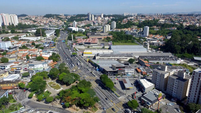 Motoristas que trafegam pela Avenida Taboão da Serra, antigo trecho urbano da rodovia Régis Bittencourt (BR-116), devem redobrar a atenção