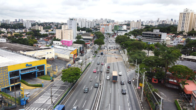 Motoristas que utilizam a rodovia Régis Bittencourt (BR-116), que liga a capital paulista ao Sul do país, devem ficar atentos ao aumento no fluxo de veículos durante o feriado da Paixão de Cristo