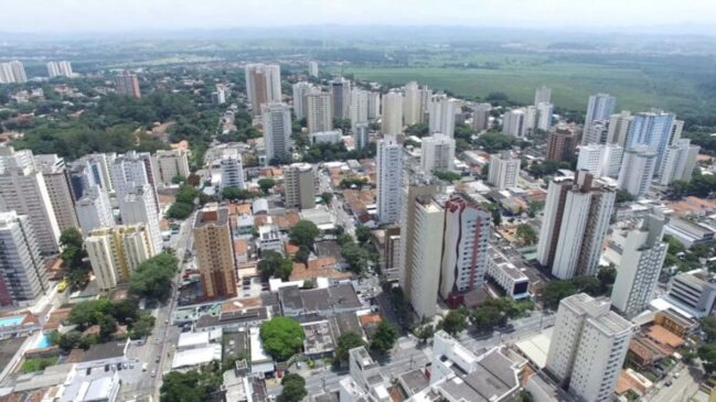Vista de São José dos Campos mostra cidade que lidera ranking de felicidade no estado