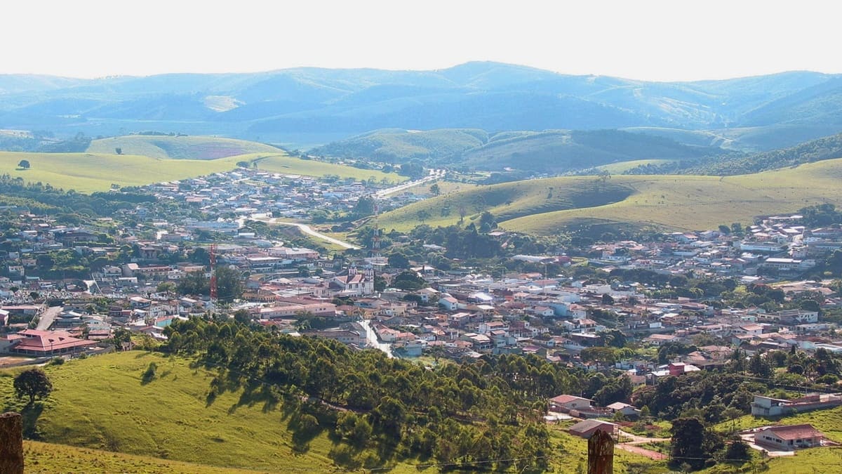 Nascente do Rio Tietê em meio à Mata Atlântica preservada em Salesópolis