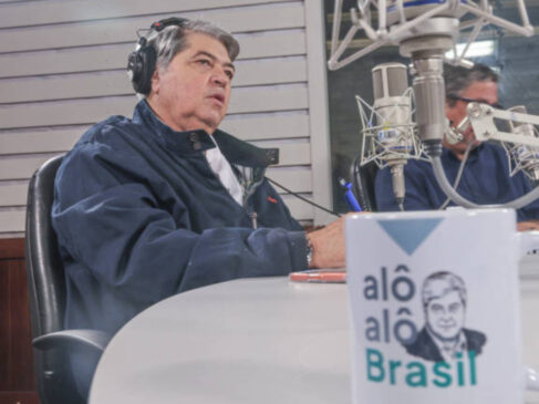 Veterano se irritou ao perceber a ausência de mensagens de voz do público e se exaltou ao vivo durante a atração