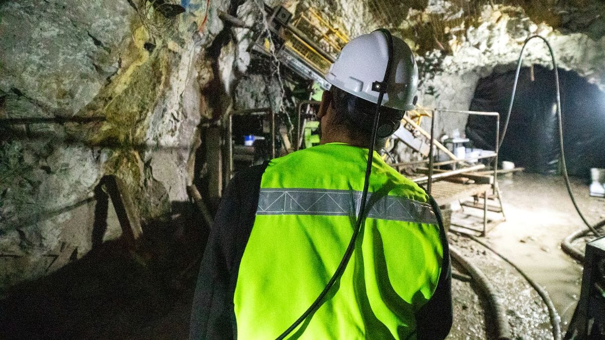 O tempo de serviço reduzido para 15 anos é garantido pela alta exposição a riscos em frentes de mineração subterrânea. Canvas