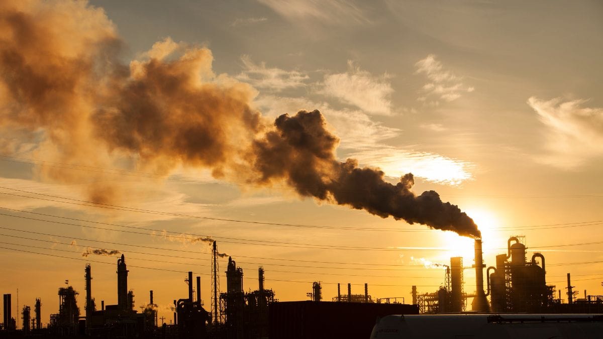A inalação de partículas e gases tóxicos é o principal fator para a concessão da aposentadoria especial de 15 anos. Canvas