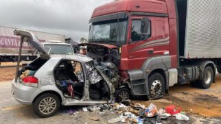 O motorista da carreta informou que o veículo invadiu a contramão