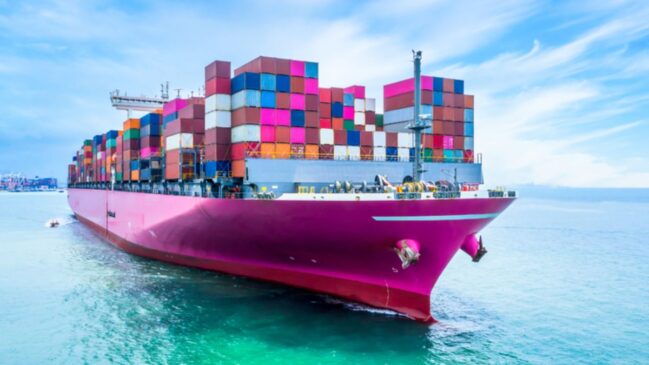 Com exportações recordes de US$ 31,6 bilhões em março, o Brasil consolida sua posição como fornecedor estratégico global de petróleo e commodities agrícolas.