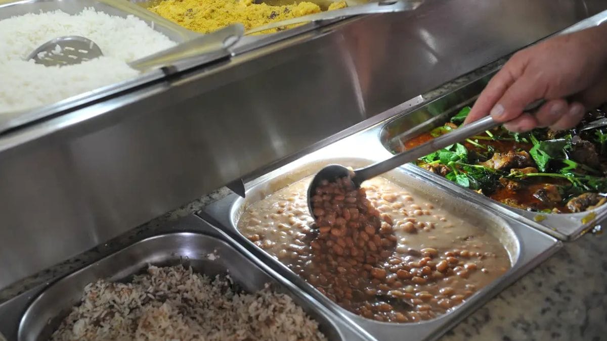 O teto na taxa de desconto tem o objetivo de reduzir custos operacionais para restaurantes que aceitam Vale-Refeição em todo o país. Antonio Cruz/Agência Brasil