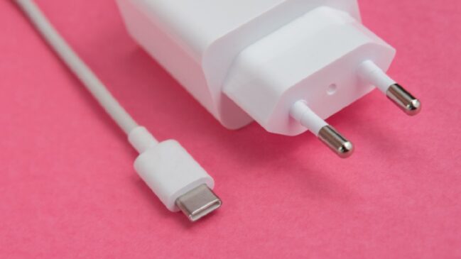 Com carregamento via USB-C, pilha dispensa carregador tradicional
