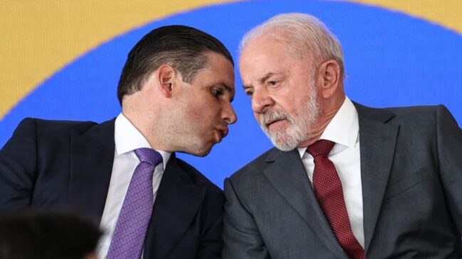 Hugo Motta é favorável às PECs que hoje tramitam na CCJ (Comissão de Constituição e Justiça) e chamou-as de "mais equilibradas" em comparação ao projeto de lei defendido pelo governo.