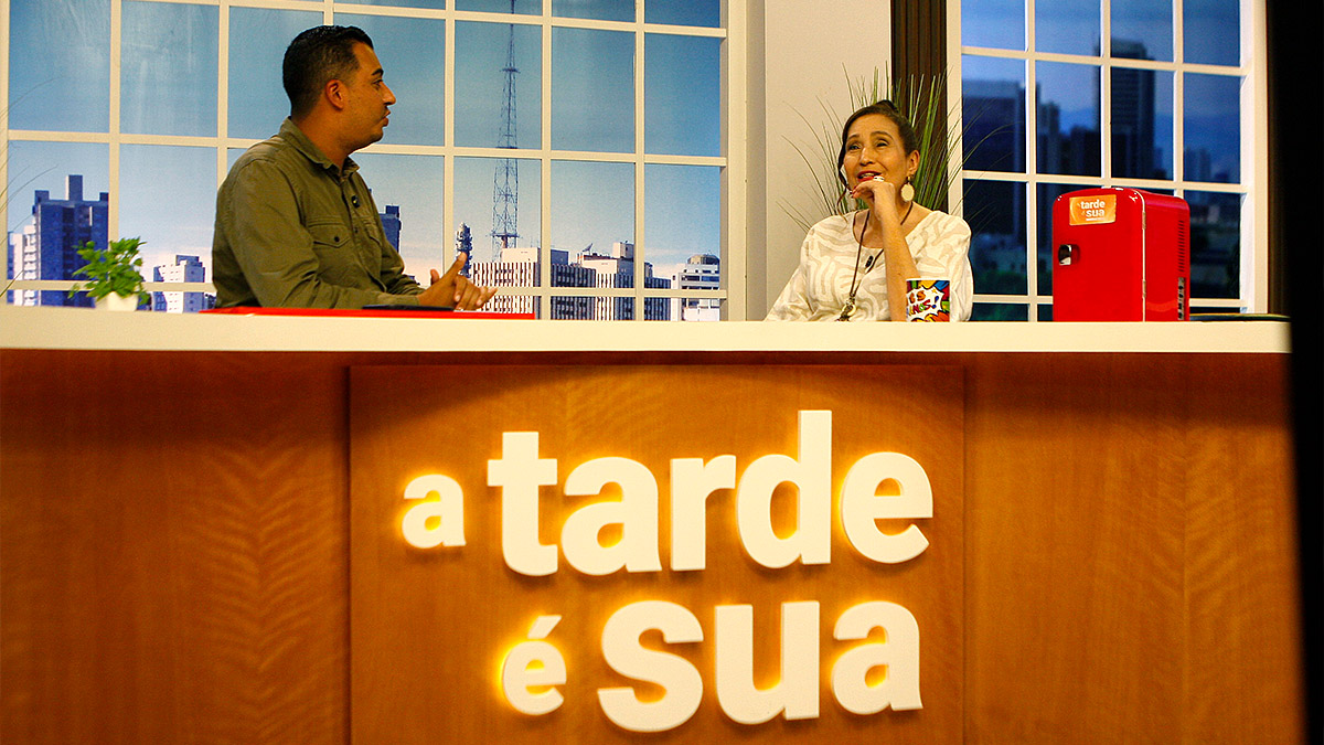 Sonia Abrão revela bastidores da TV, fala de famosos e celebra 20 anos na RedeTV! durante entrevista exclusiva à Gazeta.