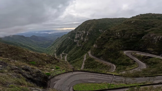 Localizada em Santa Catarina, a Serra do Rio do Rastro é uma das mais comentadas do País