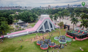 Parque Villa-Lobos vira centro de lazer com brinquedos gigantes no feriado de Tiradentes