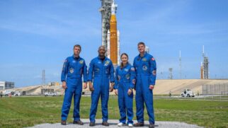 A Artemis II decola nesta quarta-feira com quatro astronautas, incluindo a primeira mulher e o primeiro astronauta negro em missão lunar. Entenda o objetivo e o que muda depois dessa viagem histórica.