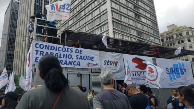 Ato foi convocado pela Coeduc, frente que reúne os sindicatos SINESP, SEDIN e SINPEEM, e está marcado para as 14h