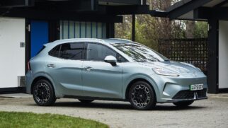 O preço inicial é de R$ 3,6 milhões para o modelo, que é uma evolução em relação ao DBX707