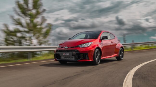 Oferecido em série limitada de 198 unidades sendo 99 com câmbio manual e outras 99 com transmissão automática