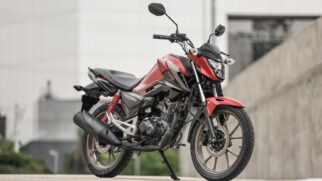 No ranking de marcas, a liderança permanece amplamente dominada pela Honda, que somou 145.665 unidades no mês e atingiu 65,7% de participação de mercado
