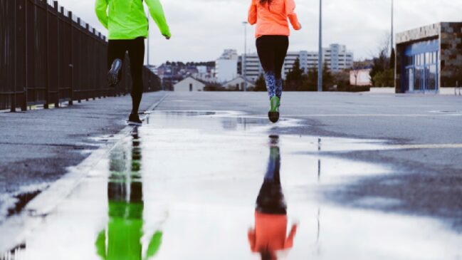 Afinal, correr na chuva faz mal? Essa é a dúvida de muitos atleta