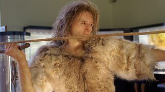 O estudo da origem da humanidade é conhecido como antropogênese, e combina história, biologia, antropologia, filosofia e arqueologia