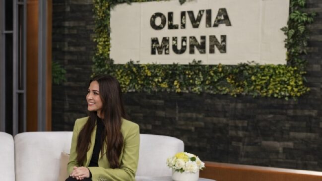 Olívia Muun é conhecida por atuar em 'X-men Apocalypse' e 'O Predador'
