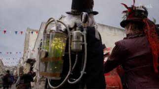 Roupas que mesclam o retrô com o futurista são a norma do steampunk