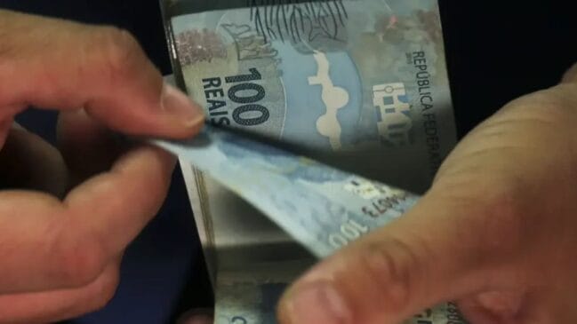 Enquanto o projeto avança, o órgão vive um período de acerto de contas, devolvendo valores bilionários a segurados que tiveram ganhos retidos indevidamente. José Cruz/Agência Brasil