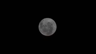 Artemis II conseguiu uma imagem inédita da Lua feita por humanos