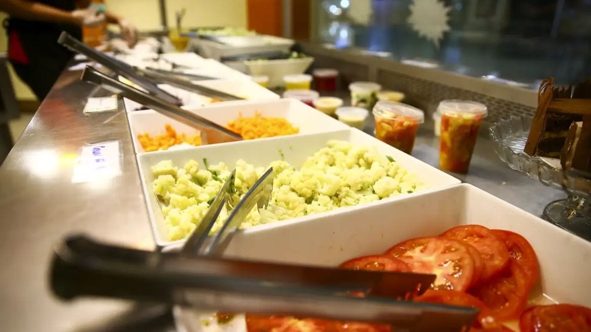 Restaurantes self-service aguardam repasses mais rápidos de valores do VR com a nova regulamentação do governo federal. Marcelo Camargo/Agência Brasil
